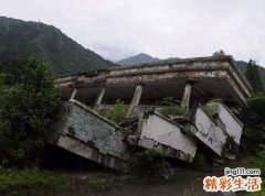 梦见自己看着数不清的高楼倒塌好壮观