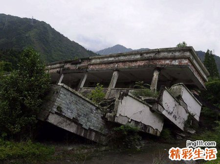 梦见自己看着数不清的高楼倒塌好壮观