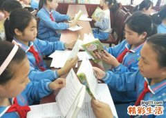 梦见看见别人在学校里上学读书朗诵