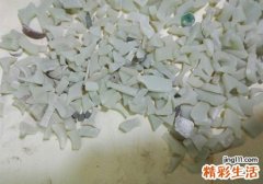 梦见自己胸前吊坠玉碎了好心疼