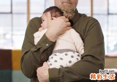 梦见自己化身白衣天使照顾襁褓中的小婴儿