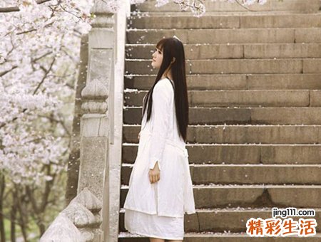 梦见现实活着的人死了并且死的很惨