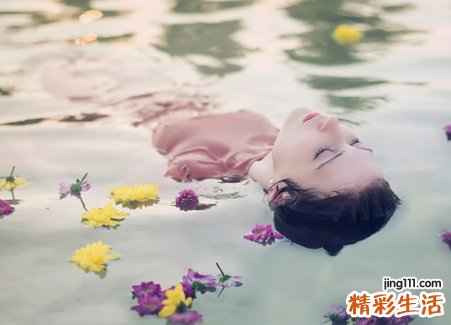 伤痛痛心的女生伤感昵称