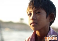 梦见陌生小男孩死了好凄惨