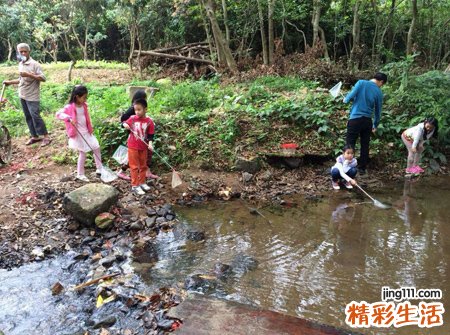 梦见别人在水库里用网兜捞鱼