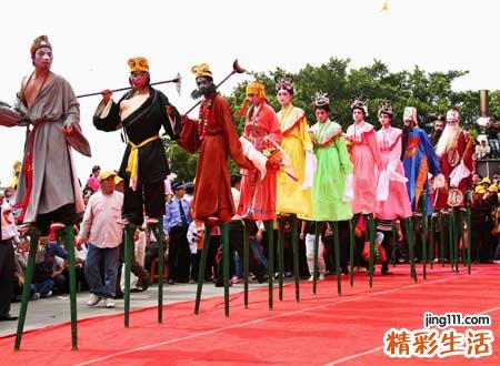 梦见在人民公园表演踩高跷走的很好