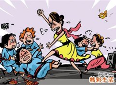 梦见很多人混乱打架很多人围观看热闹