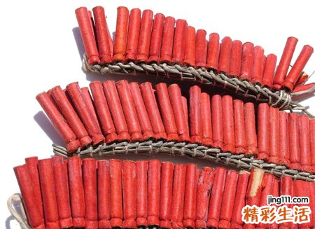 梦见山上放炮声巨响吓跑了飞禽走兽