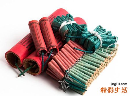 梦见鞭炮身边炸响声音超大