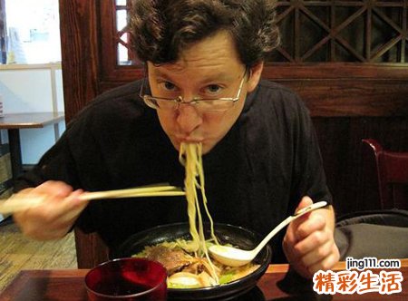 梦见和别人一起吃面条过生日