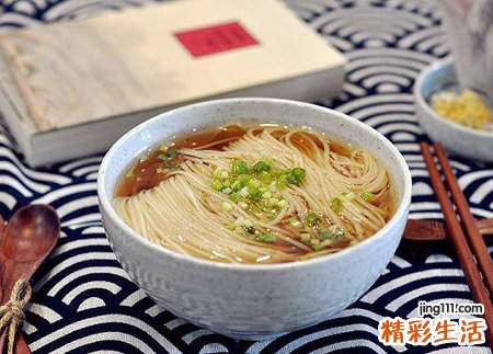 梦见别人在我家做客吃面条喝羊汤