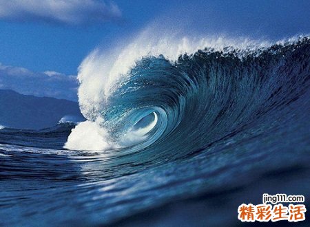 梦见大海涨潮浪很高自己仓皇逃生