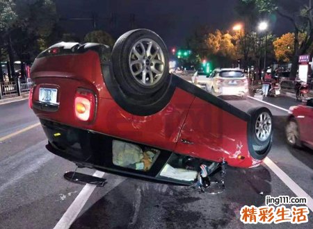 梦见开车车翻了但是人都安全