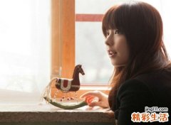 时尚高冷范的文艺qq网名，女生昵称我看到的是满目荒凉的青春