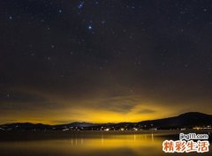 梦见已故邻居对我说悄悄话还给我钱