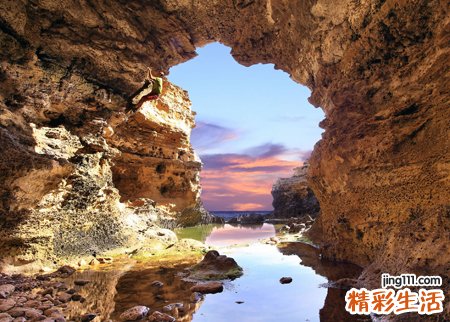 梦见棺材里没有死人但有个小孩蹲在里面