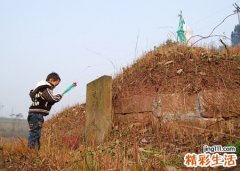 梦见给死去的亲人上坟烧纸