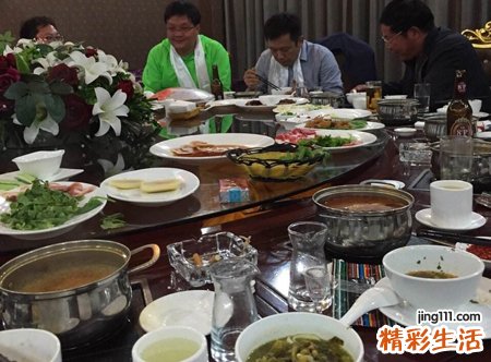 梦见请别人吃饭最后我掏钱但很不情愿