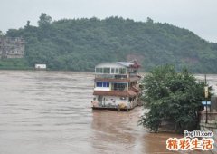 梦见好大的水在街道上流动