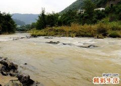 梦见流动的浑水向自己涌来非常恐惧