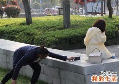 梦见逛街时钱包被别人偷了很恐惧