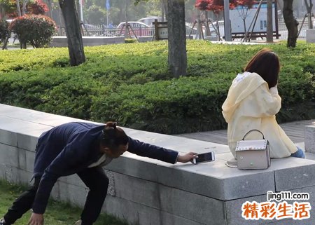 梦见逛街时钱包被别人偷了很恐惧