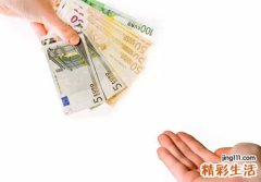 梦见在公司上班时同事问我借钱看病
