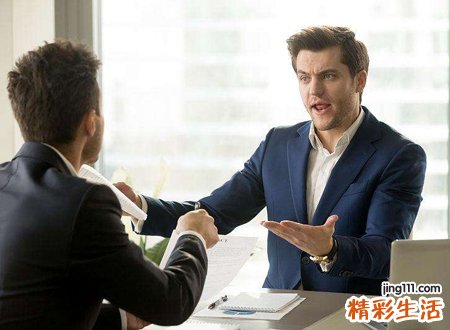 梦见朋友跟我借钱两个人激烈争吵