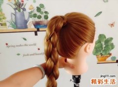 梦见自己快要出嫁了别人给我梳头化妆
