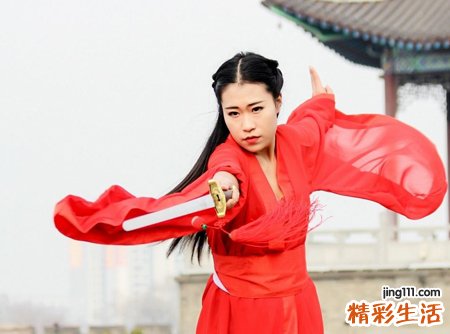 梦见拿刀捅人还仰天大笑最后被武林高手秒杀