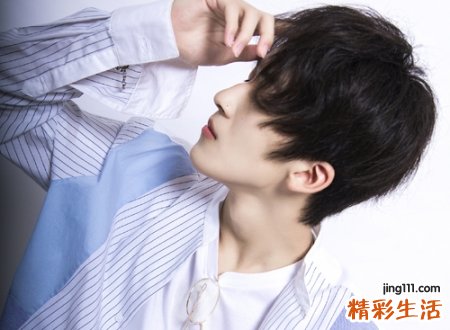 帅气斯文有些倔强的男生微信网名