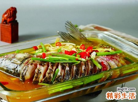 梦见猫偷吃活鱼吃了好多鱼