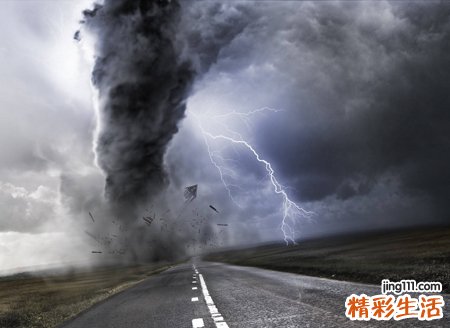 梦见起龙卷风把自己带到半空我顺势起舞