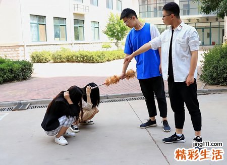 梦见在幼儿园门口抢小朋友辣条吃