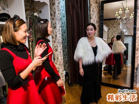 梦见这个月发工资了去商场买衣服