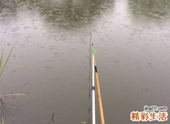 梦见下雨天自己淋湿很冷冻得打哆嗦
