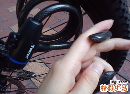 梦见车子被偷到处找不到很郁闷