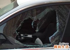 梦见同事的汽车在车库被偷气哭了