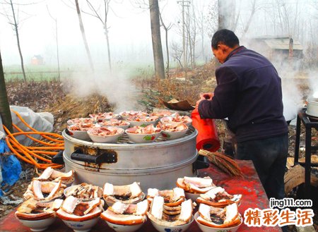 梦见准备了大量的宴席菜肴招待客人