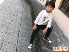 男孩带嘉的名字