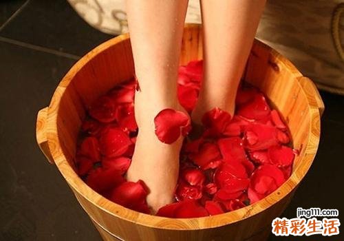 失眠用什么泡脚最好 失眠这样做，还你一夜安眠！