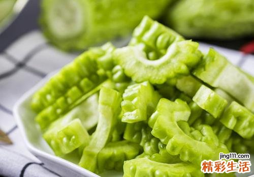 苦瓜豆腐可以一起吃吗 苦瓜和猪肉能一起吃吗