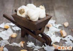 喉咙痛可以吃大蒜吗 喉咙痛吃大蒜有用吗