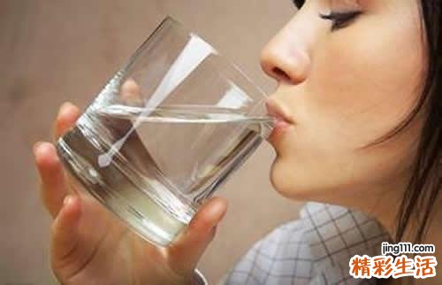 坐月子可以喝水吗
