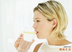 产后能喝水吗 产妇坐月子要限制水分摄取？喝水不足母乳质量不行！