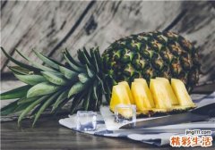 菠萝怎么挑选甜的 吃菠萝需要注意什么