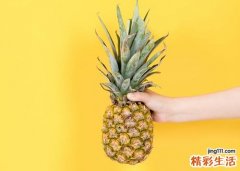 菠萝切开里面黑了是怎么回事 菠萝切开里面有黑点能吃吗