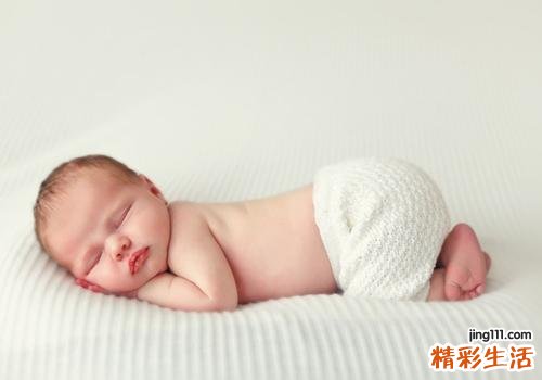 宝宝睡觉后脑勺出汗是什么原因 真的是缺钙引起的吗