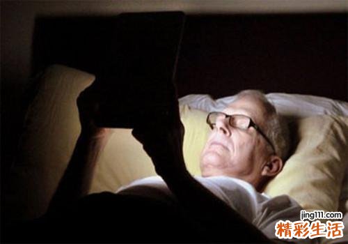 玩手机会导致失眠吗