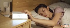 夏季失眠泡脚有用吗 夏季怎么才能避免失眠